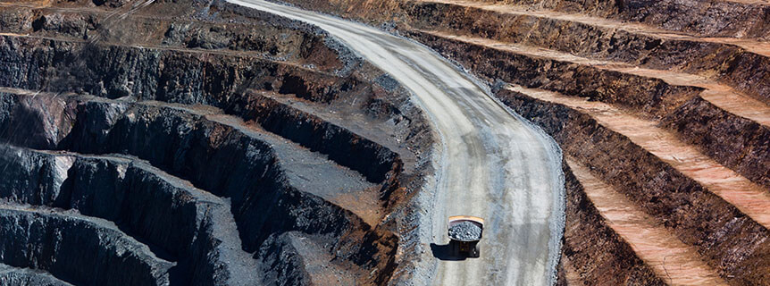 A picture that shows a gold mine with multiple benches under mining.jpg